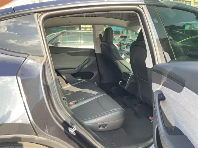 Tesla Model Y — Фото автомобиля 10
