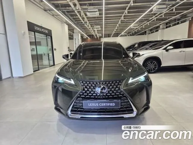 Lexus UX — Фото автомобиля 3