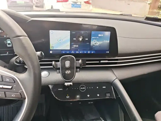 Hyundai Elantra — Фото автомобиля 5