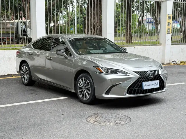 Lexus ES — Фото автомобиля 2