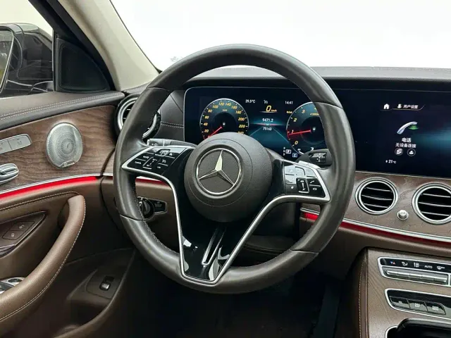 Mercedes-Benz E-Class — Фото автомобиля 22