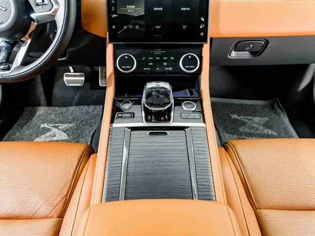 Jaguar XFL — Фото автомобиля 15