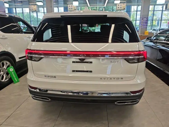 Lincoln Aviator — Фото автомобиля 5
