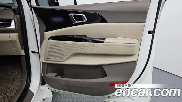 Kia Carnival Generation 4 — Фото автомобиля 14