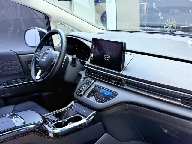 Honda Elysion — Фото автомобиля 5