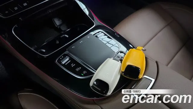 Mercedes-Benz E-Class — Фото автомобиля 17