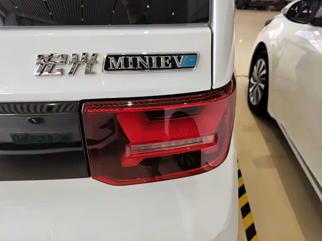 Wuling Hongguang Mini EV — Фото автомобиля 7