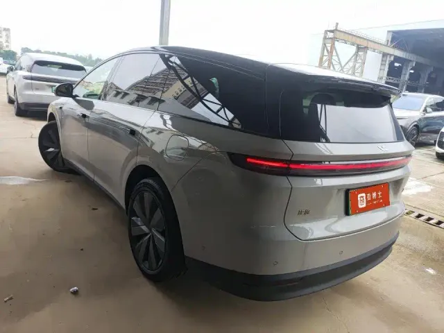 Li Auto i8 — Фото автомобиля 3