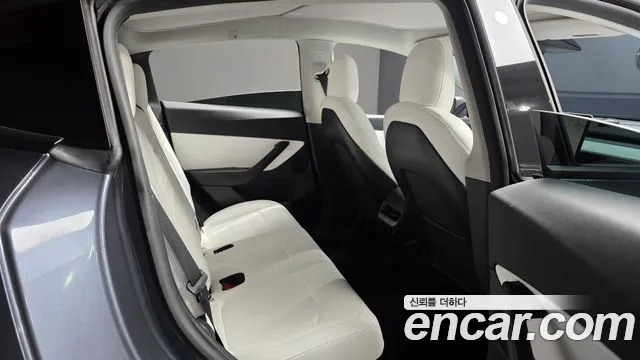 Tesla Model Y — Фото автомобиля 18