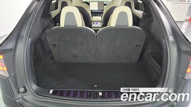 Tesla Model X — Фото автомобиля 22