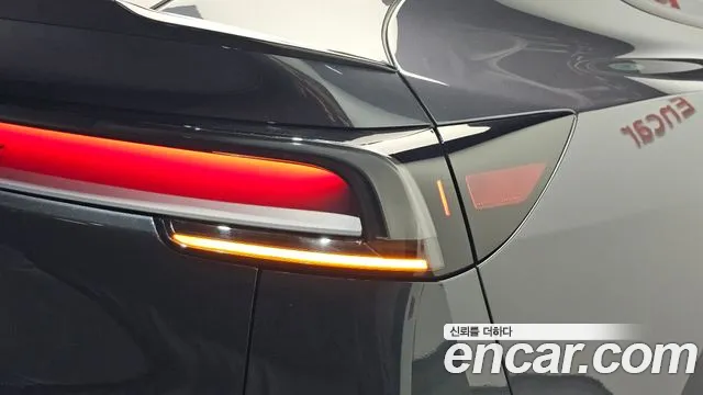 Tesla Model Y — Фото автомобиля 23