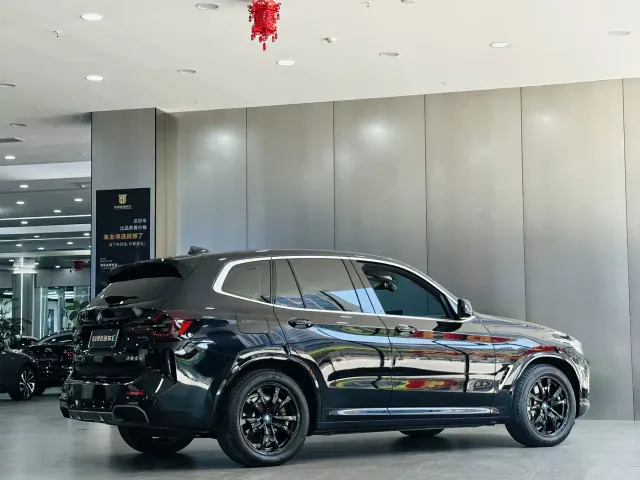 BMW iX3 — Фото автомобиля 13