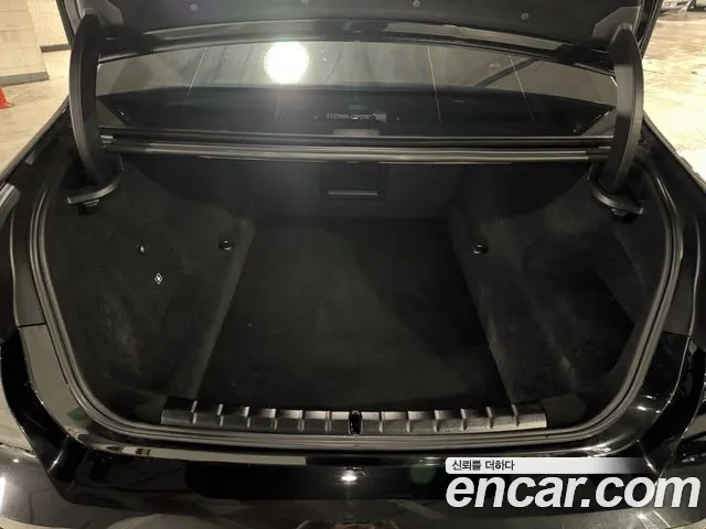 BMW 7 Series G70 — Фото автомобиля 11