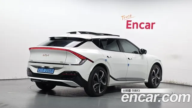 Kia EV6 — Фото автомобиля 2