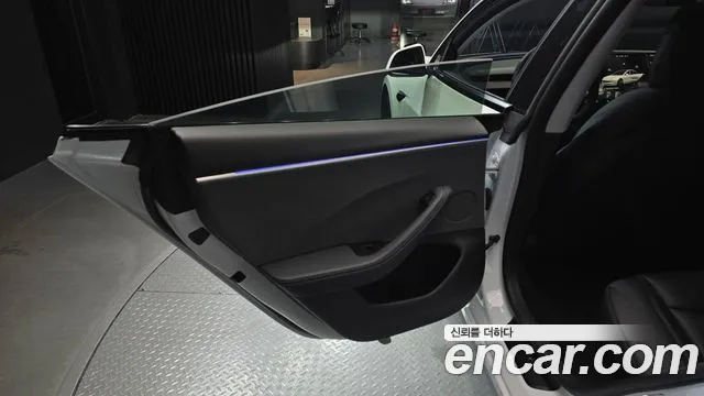Tesla Model 3 — Фото автомобиля 14