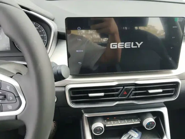 Geely Binyue — Фото автомобиля 12
