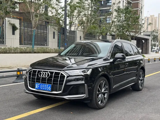 Фотография автомобиля — Audi Q7