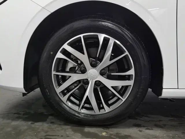 Geely Emgrand — Фото автомобиля 17