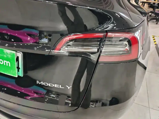 Tesla Model Y — Фото автомобиля 7