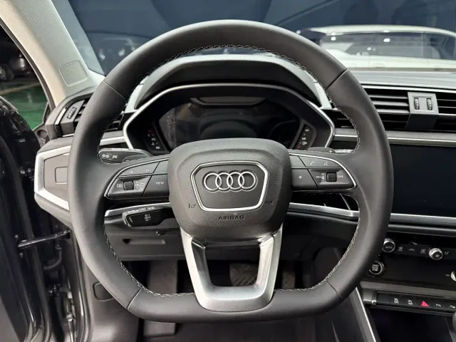 Audi Q3 — Фото автомобиля 11