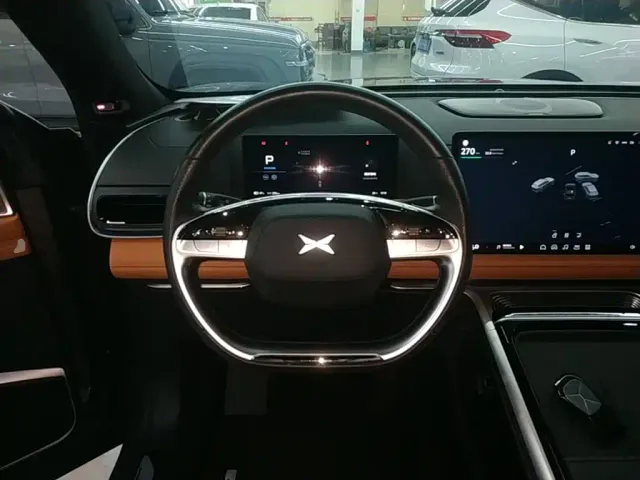 Xpeng G9 — Фото автомобиля 10