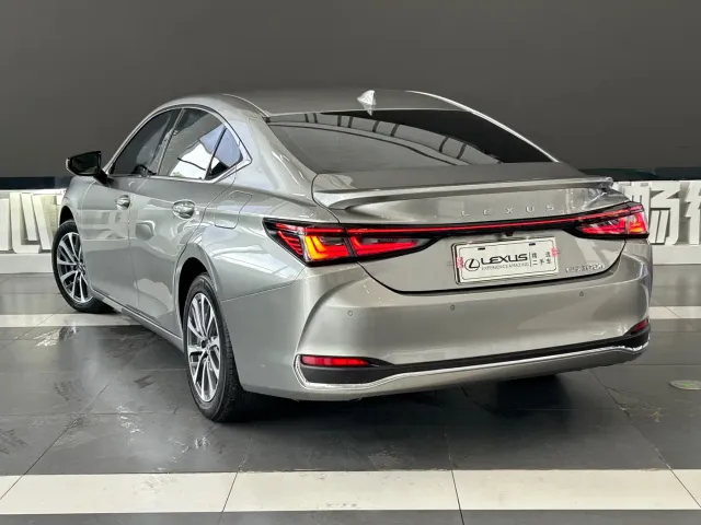 Lexus ES — Фото автомобиля 6