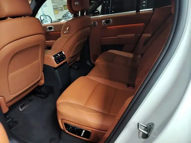 Li Auto L7 — Фото автомобиля 16
