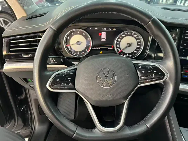 Volkswagen Touareg — Фото автомобиля 12