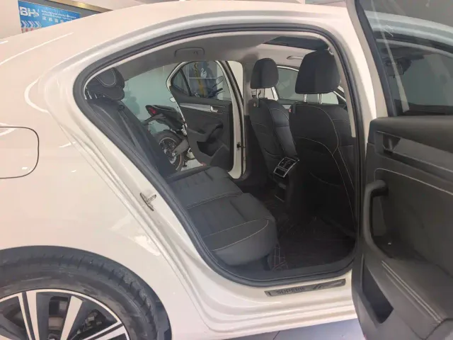 Skoda Superb — Фото автомобиля 10