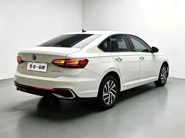Volkswagen Lavida — Фото автомобиля 6