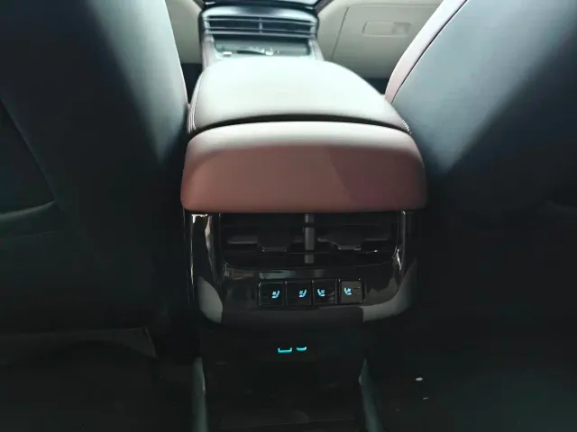BYD Seal 07 DM-i — Фото автомобиля 11