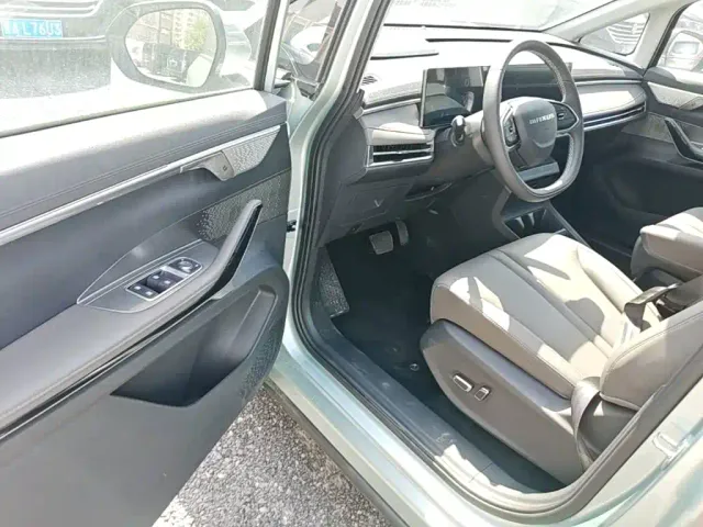 Maxus Dajia 7 — Фото автомобиля 15