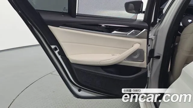 BMW 5 Series G30 — Фото автомобиля 14