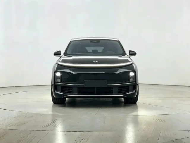 Li Auto L8 — Фото автомобиля 2