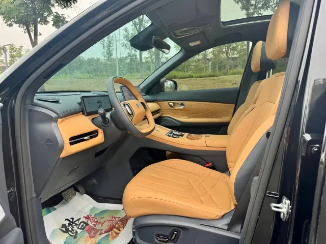 Geely Galaxy Starship 7 EM-i — Фото автомобиля 4
