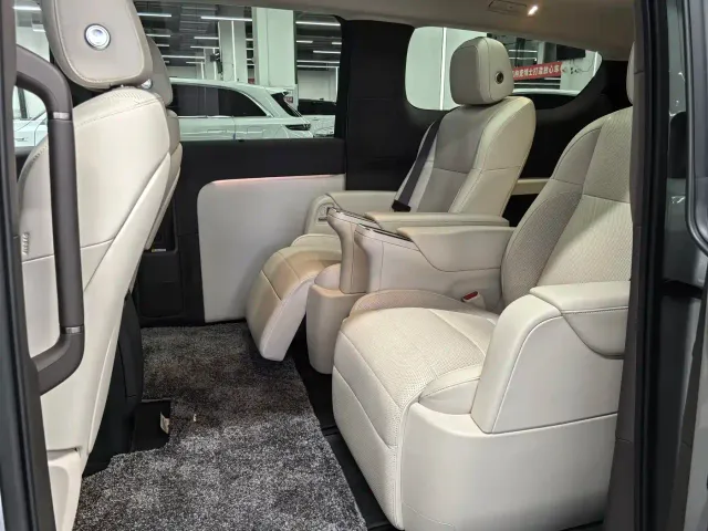 Li Auto MEGA — Фото автомобиля 6