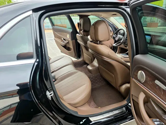 Mercedes-Benz E-Class — Фото автомобиля 13