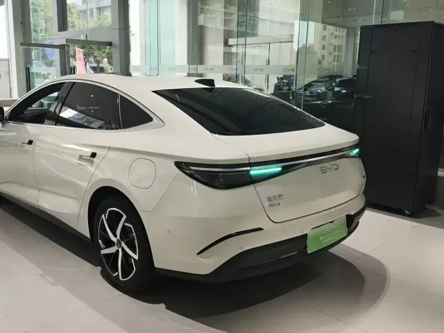 BYD Seal 07 DM-i — Фото автомобиля 3
