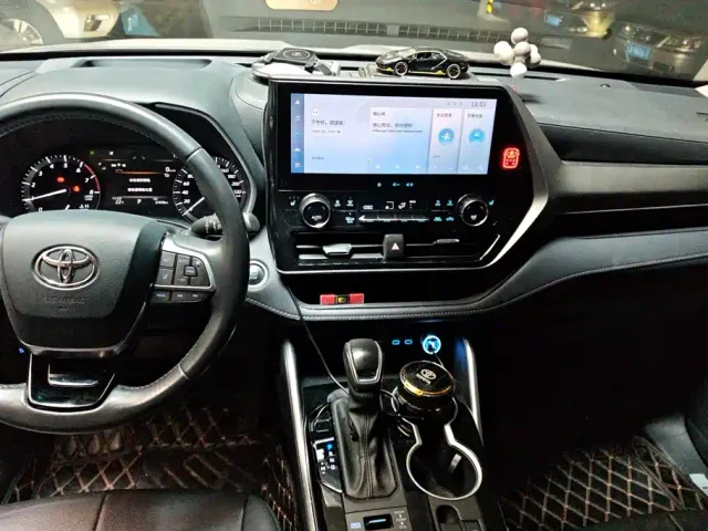 Toyota Highlander — Фото автомобиля 13