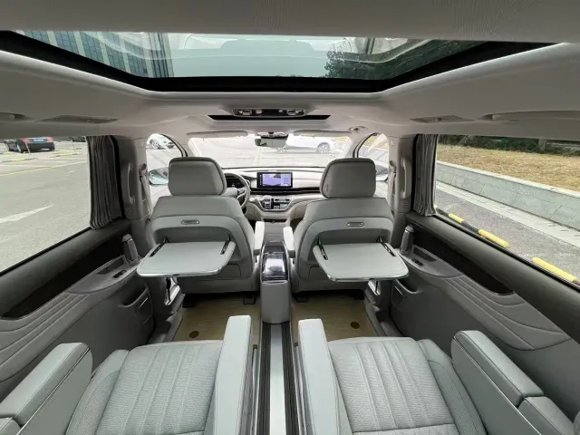 Roewe iMAX8 — Фото автомобиля 4