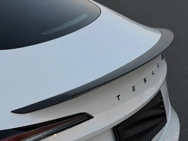 Tesla Model 3 — Фото автомобиля 4
