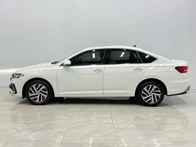 Volkswagen Lavida — Фото автомобиля 2