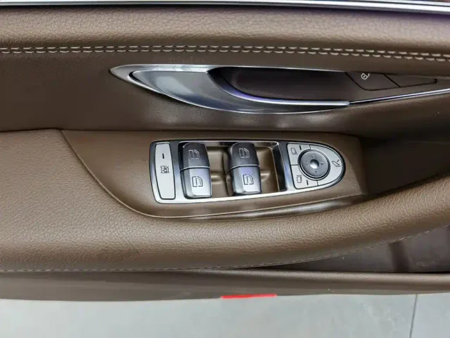 Mercedes-Benz E-Class — Фото автомобиля 9