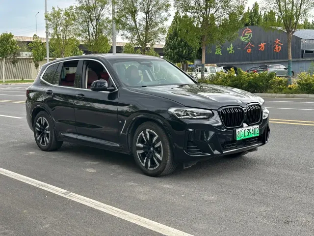 BMW iX3 — Фото автомобиля 2