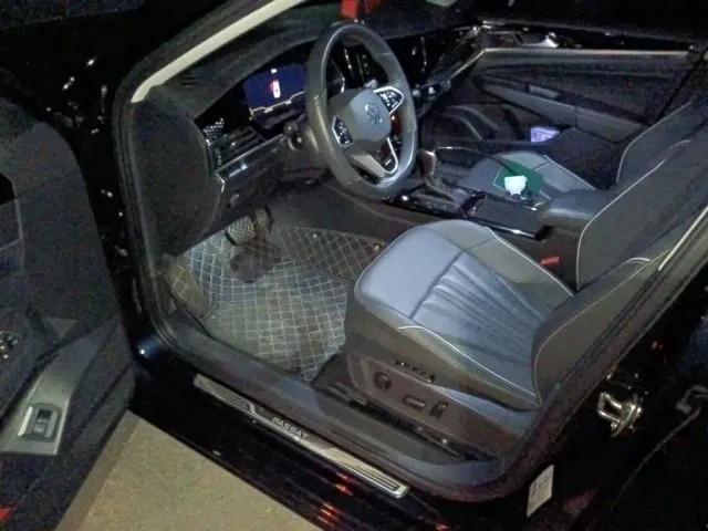Volkswagen Passat — Фото автомобиля 12