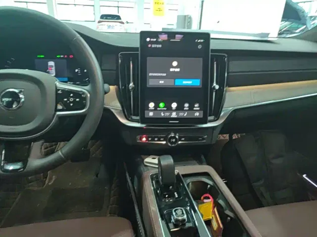 Volvo S90 — Фото автомобиля 12