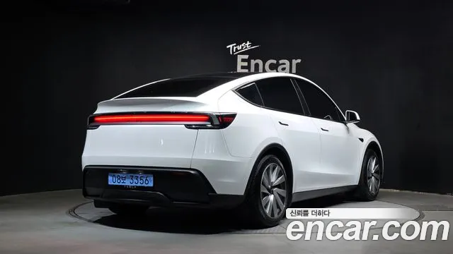 Tesla Model Y — Фото автомобиля 2