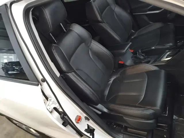 Changan CS15 — Фото автомобиля 24