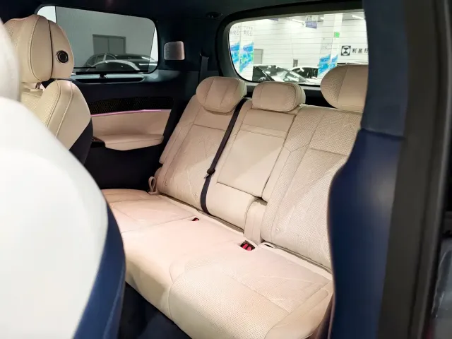 ZEEKR Zeekr 009 2024 7-Seat Aisle AWD Version 108kWh — Фото автомобиля 15