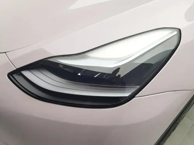 Tesla Model Y — Фото автомобиля 7
